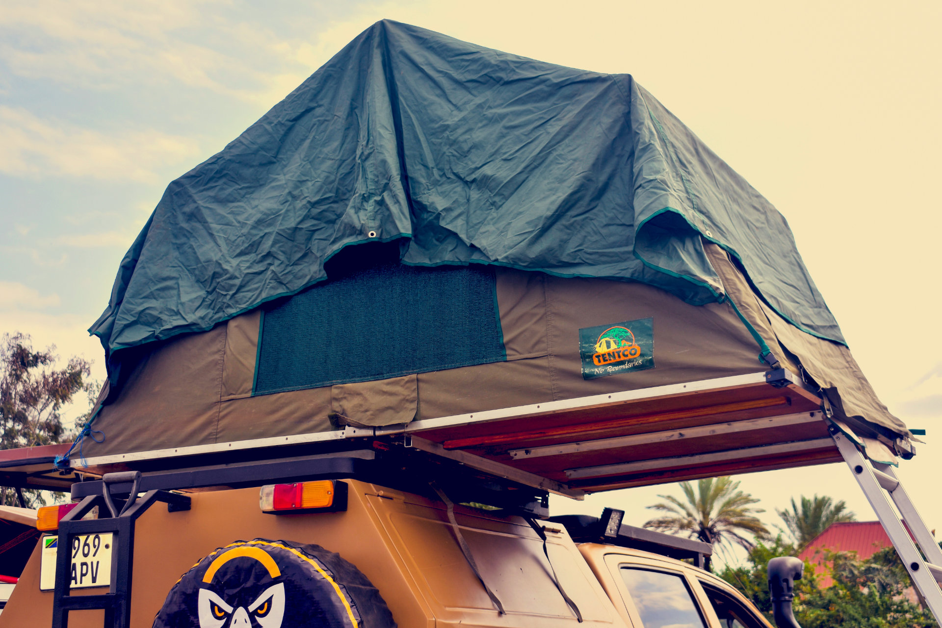 Hilux rooftop tents thumbnail